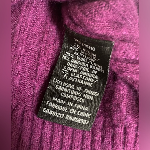 Le Chateau Off the shoulder sweater - Picture 3 of 3